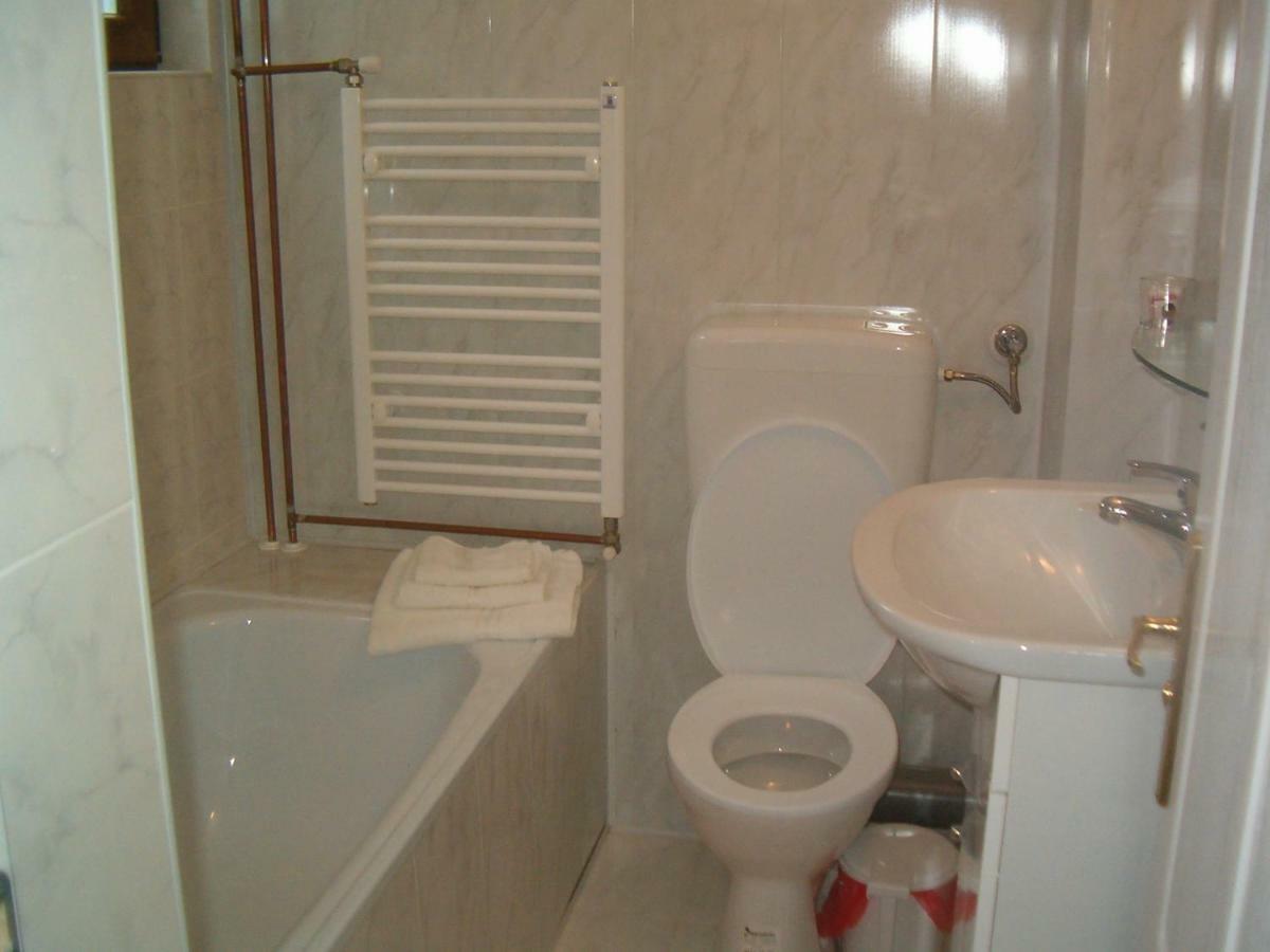 Casa Alexandru Hotel Azuga Bagian luar foto